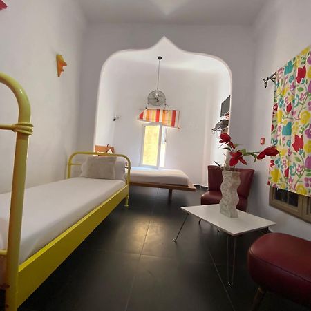 Hostal Valencia - Private Room With Bathroom シェフシャウエン エクステリア 写真