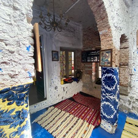 Hostal Valencia - Private Room With Bathroom シェフシャウエン エクステリア 写真