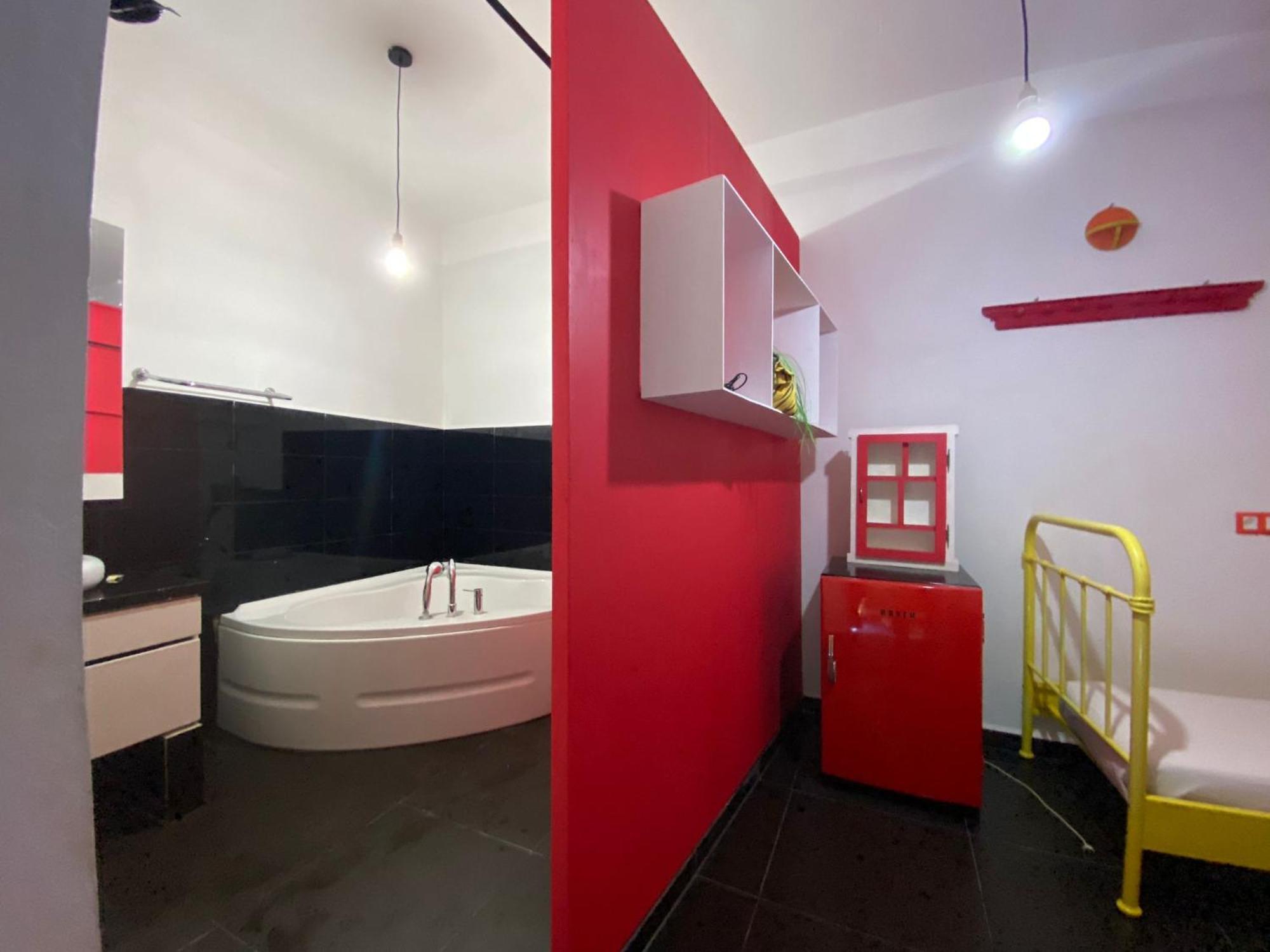 Hostal Valencia - Private Room With Bathroom シェフシャウエン エクステリア 写真