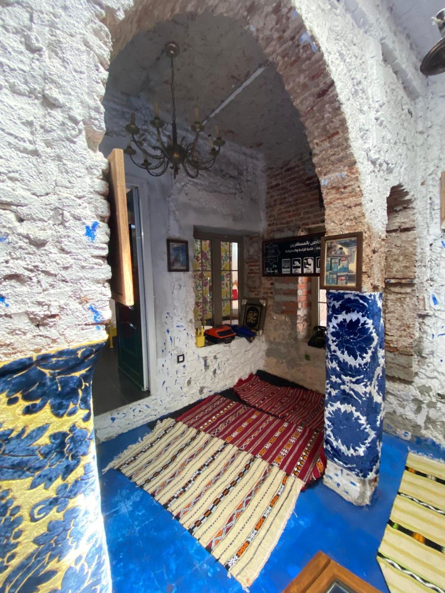 Hostal Valencia - Private Room With Bathroom シェフシャウエン エクステリア 写真